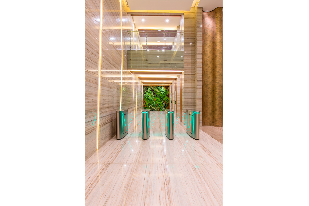 eastfiel-center_lobby5