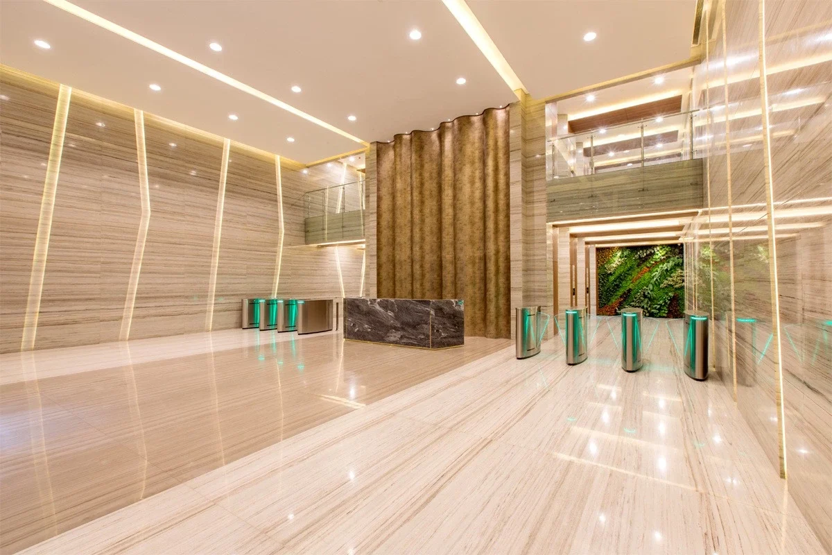 eastfiel-center_lobby1